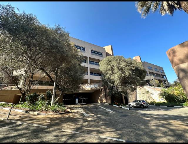 1,354M² OFFICE TO LET IN PARKTOWN